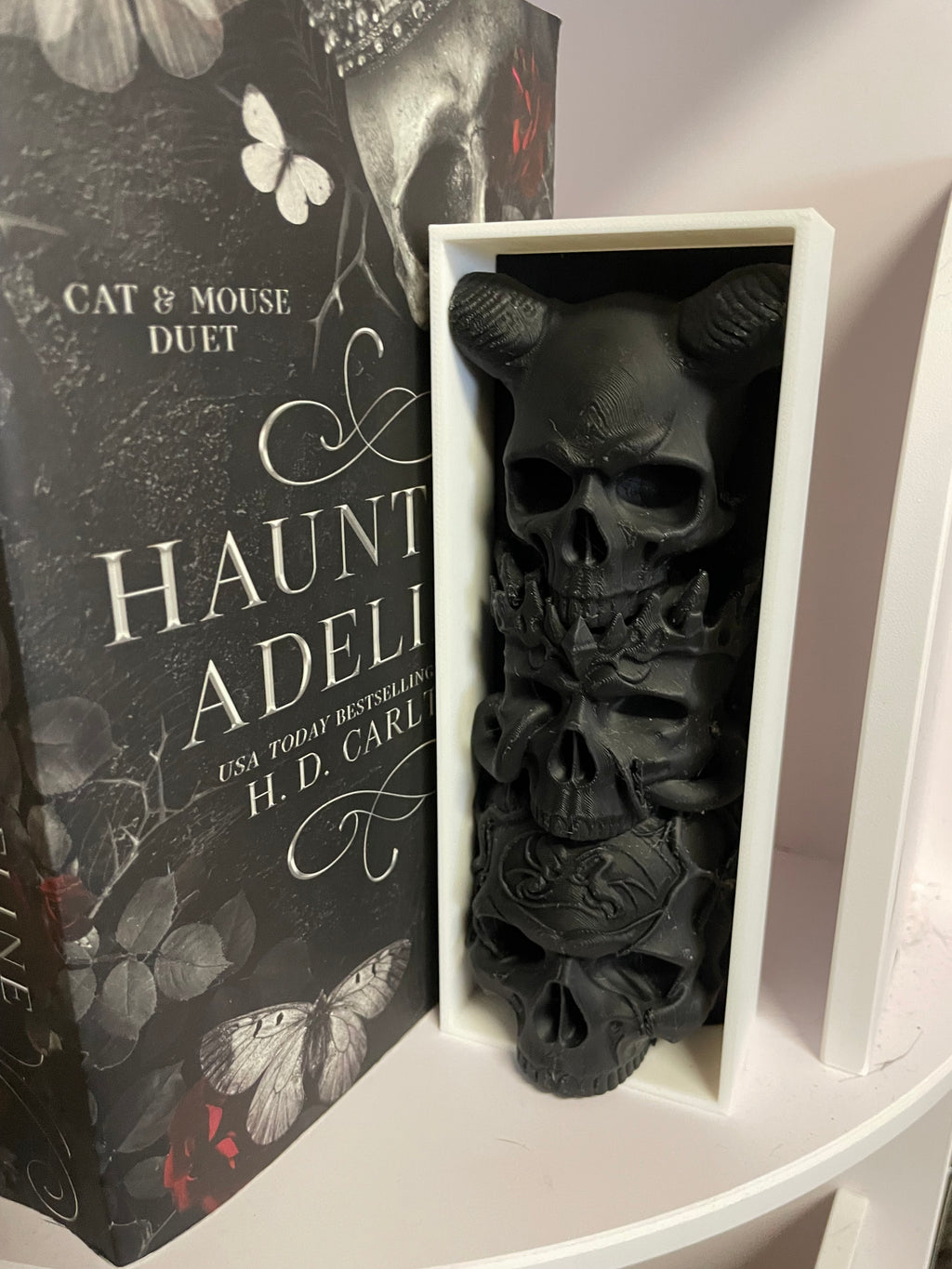 Dark Totem Skull Stack – Shelf Decor